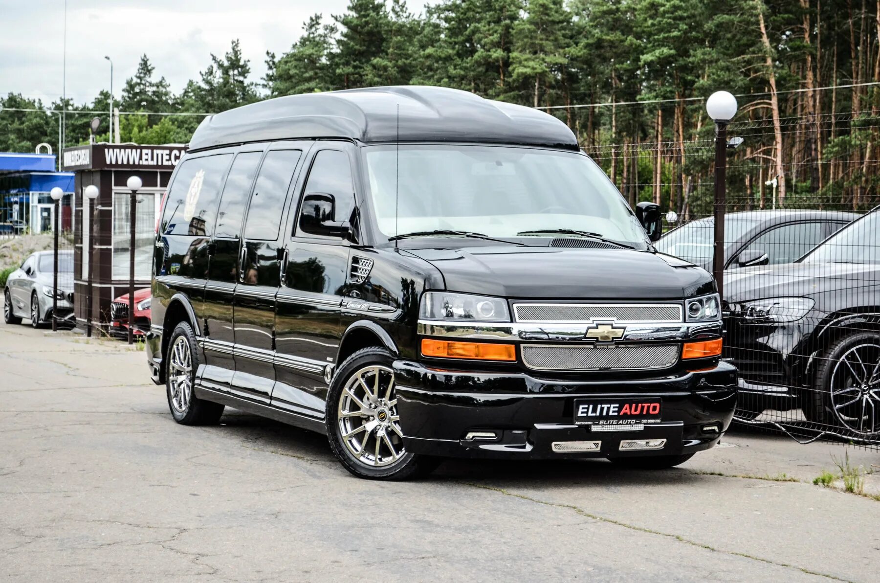 Limited se. Chevrolet Express Explorer. Chevrolet Express Explorer Limited. Шевроле эксплорер лимит. Chevrolet Express Explorer Limited se.