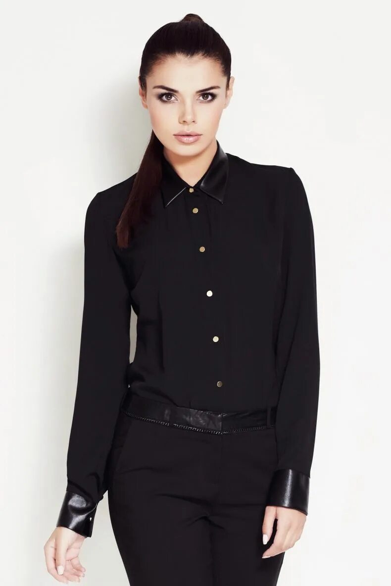 Рубашка черная девочки. Женщина в черной рубашке. Черная блузка. Чёрная блузка женская. Строгая черная рубашка женская.