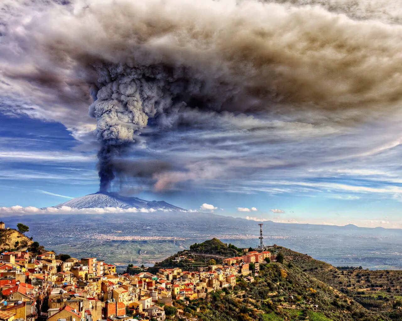 7 катаклизмов. Этна Сицилия. Везувий и Этна. Сицилия Италия вулкан Этна. Извержение вулкана Этна.