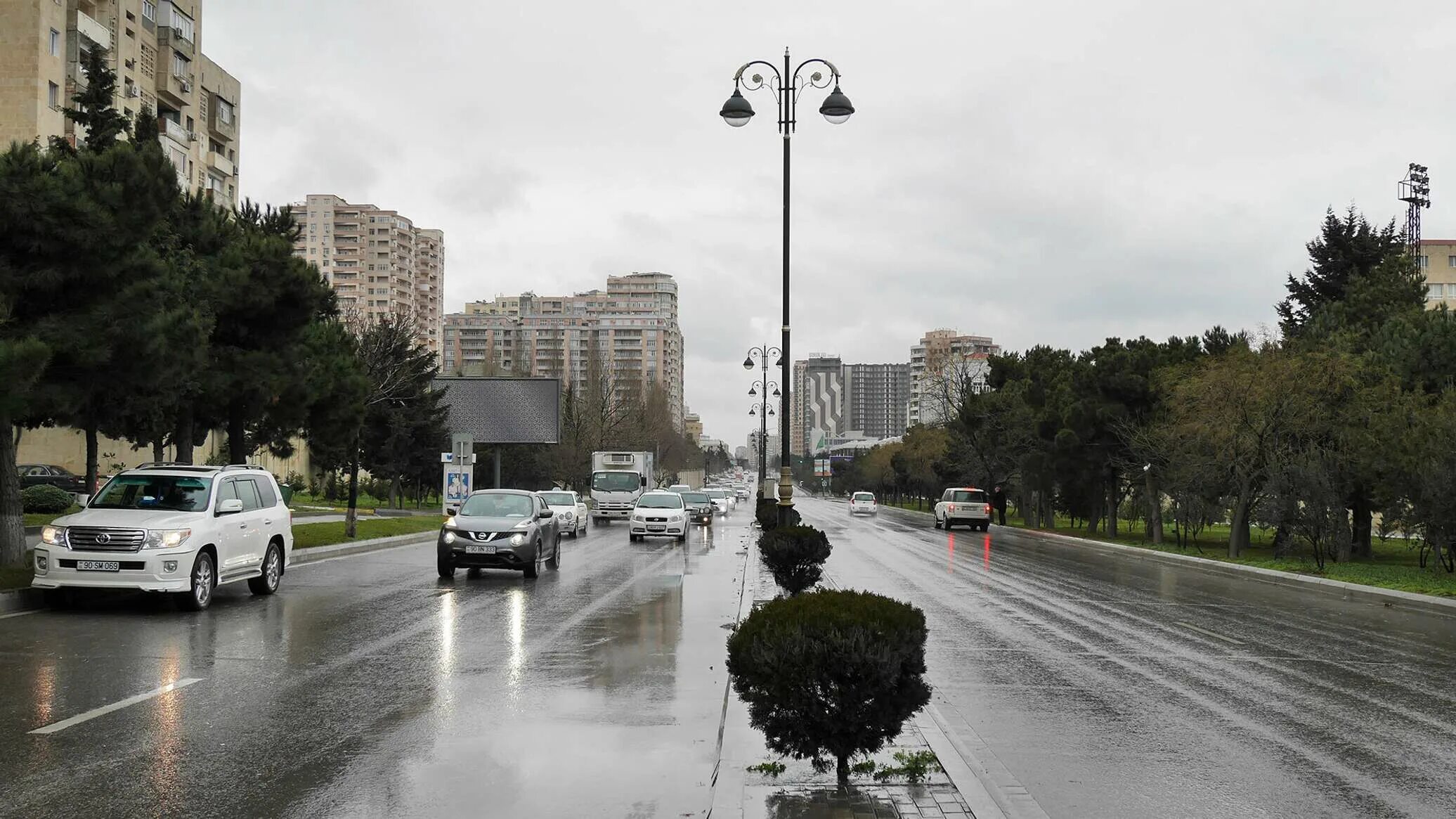Погода в азербайджане в апреле. Ветер в Баку. Дождь в Баку. Дождь в Азербайджане. Дождь в Баку летом.