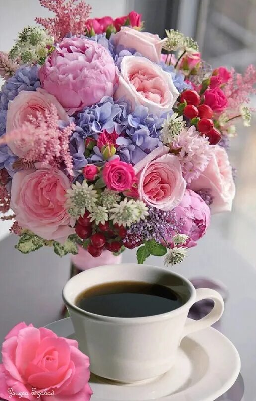Pin by Serezan Maria on Flori Table decorations, Flowers, Cool pictures