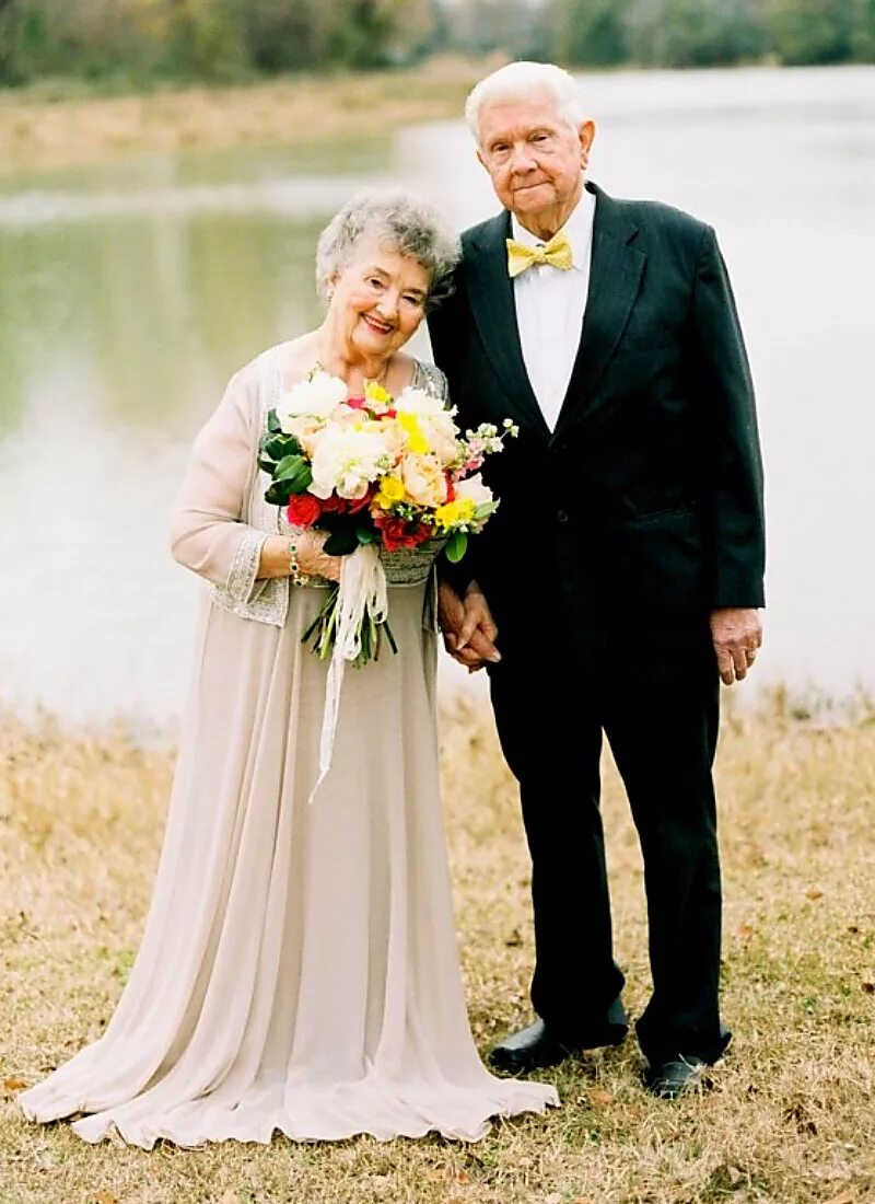 Брак пожилых людей. Свадьба стариков. Бабушка невеста дедушка жених. Свадьба людей в возрасте. Юбилей свадьбы стариков.