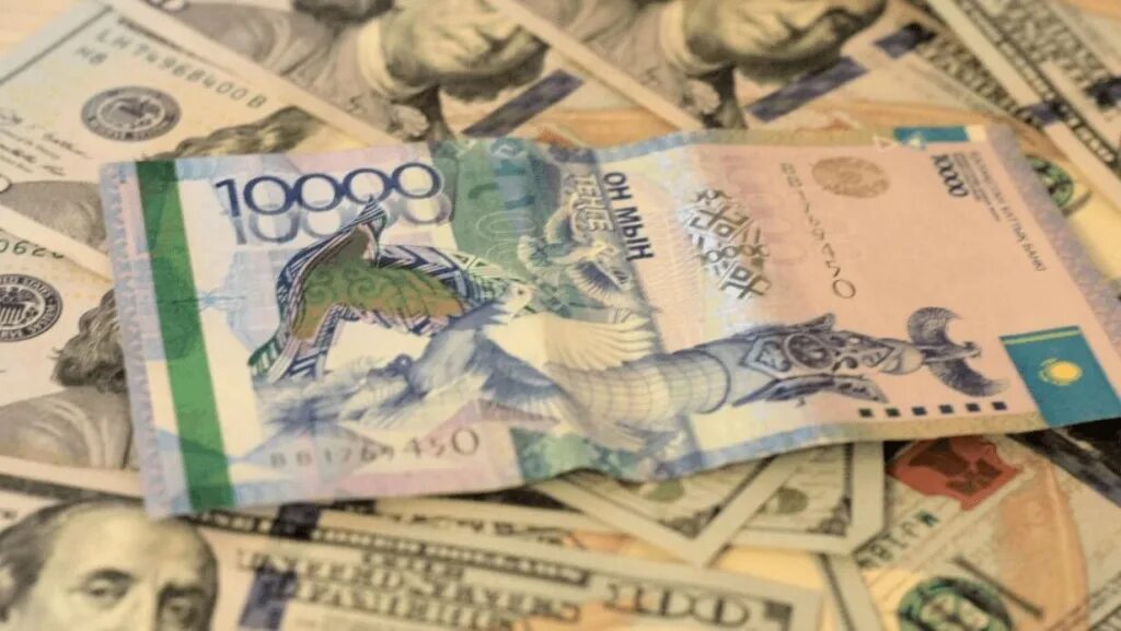 35 000 тенге в рублях. 5000 тенге и 5000 рублей. 5000 тенге. монеты тенге sundet toi. купюры казахстана.