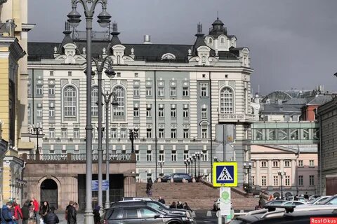 Здание слева