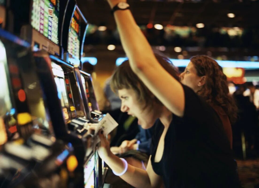 Мир игромании. Игровая зависимость. Зависимость от игровых автоматов. Игровая зависимость это лудомания. Игромания азартные игры.