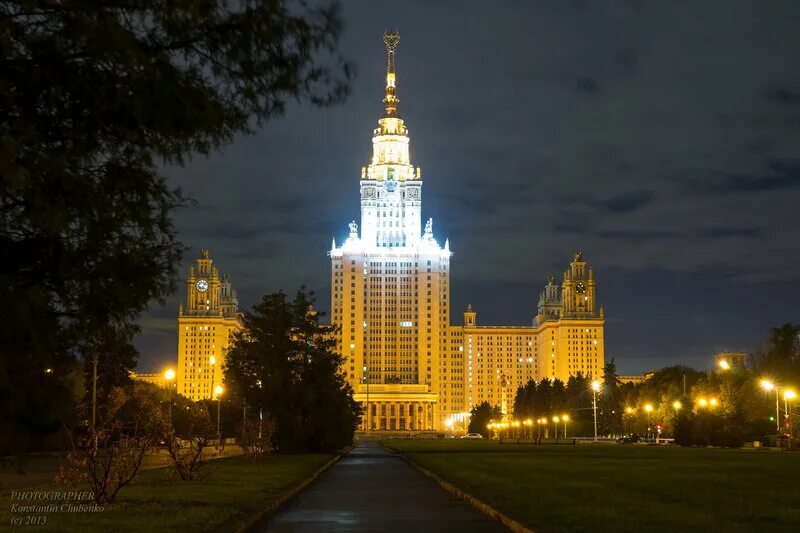 Мгу весной. Москва МГУ весной. МГУ фото. МГУ вблизи. Казино около МГУ.