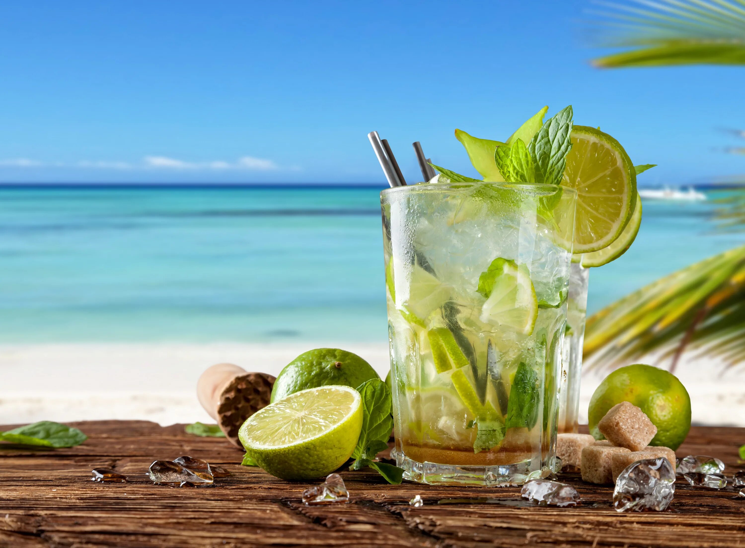 Мохито солнце. Mojito Beach (пляж Мохито). Мохито лайм. Напиток Мохито лайм мята. Мохито Фреш лайм.