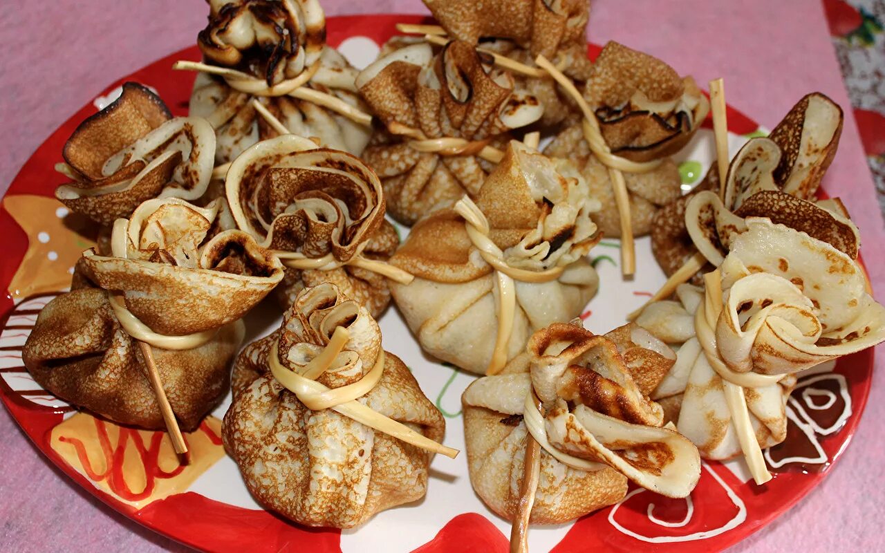 Блинный торт «фруктовый рай». Украшения из блинов. Как украсить блинный. Оригинальная подача блинчиков. Украшения из блинов.