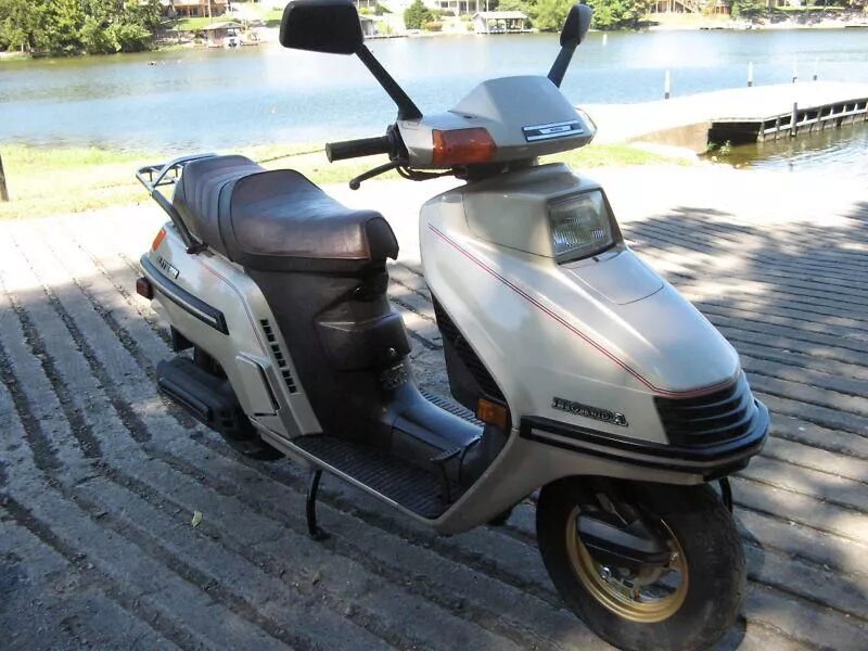 Honda lead 1983. Honda lead 1986. Хонда дио такт 18. Скутер хонда 4т. Хонда лид старый.