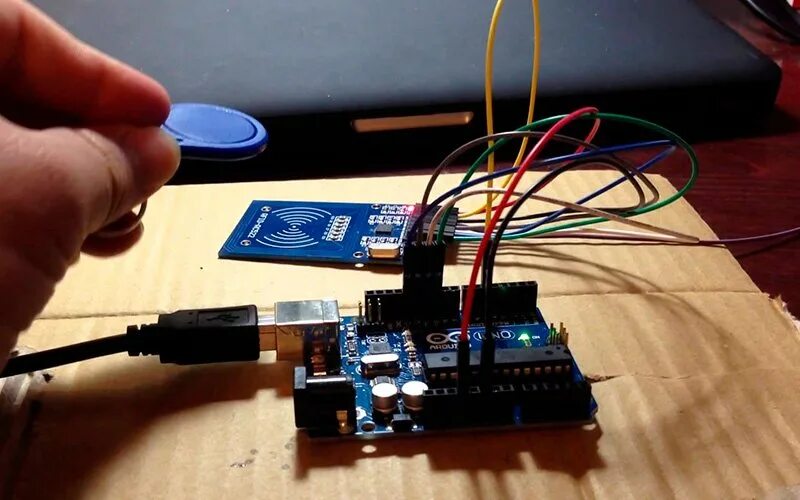 Rc522 arduino подключение. Rfid emulator arduino. rfid arduino копирование домофонных ключей. считыватель меток на ардуино. rfid rc522 подключение к ардуино uno.