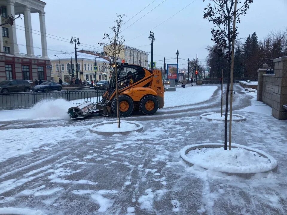 Высыпали на улицу. Высыпали на улицу. Плохая дорога. Плохие дороги. Высыпали на улицу.