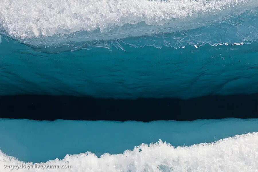 Лед тут. Прозрачный лед. Лед тут. Лед байкала. Океан лед минимализм.