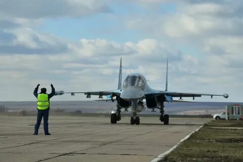 Самолеты на военном аэродроме морозовск
