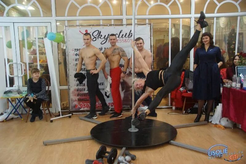 Кафе усолье в усолье сибирском. Кафе лола усолье-сибирское. Форма ушу саньда. Клубы усолье. Спорт ринг.