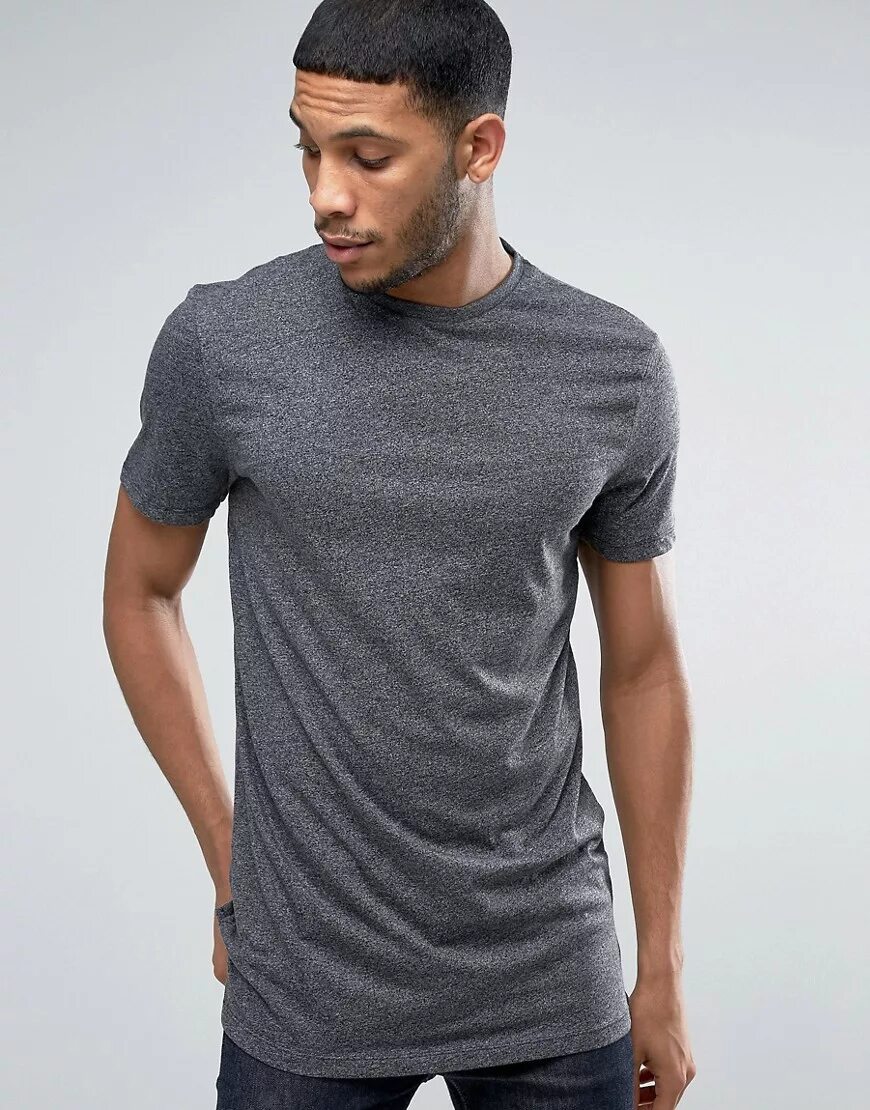 Как называется длинные футболки мужские. Mens Grey t Shirt Longline ASOS. Серая футболка мужская. Удлиненная футболка мужская. Удлинённый мужские футболки.