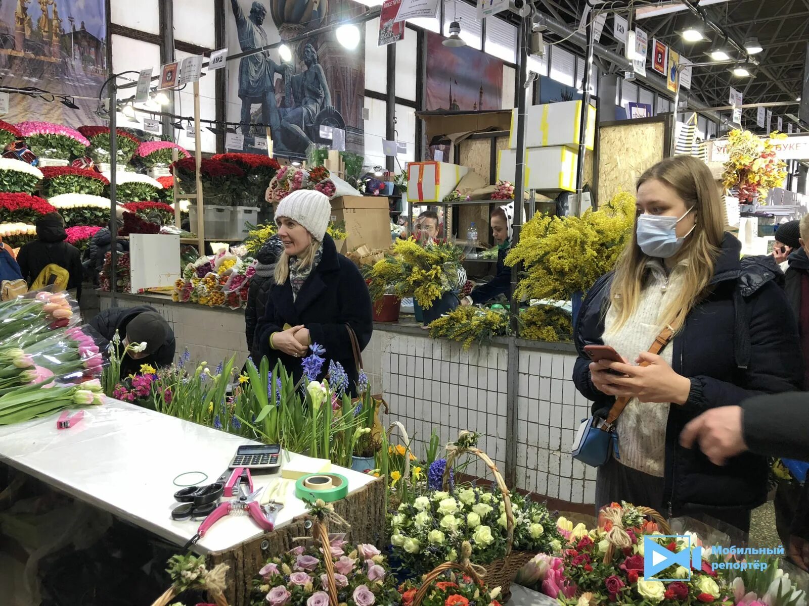 Георгины Рижский рынок. Рижский рынок цветов Москва. Рижский цветочный рынок.