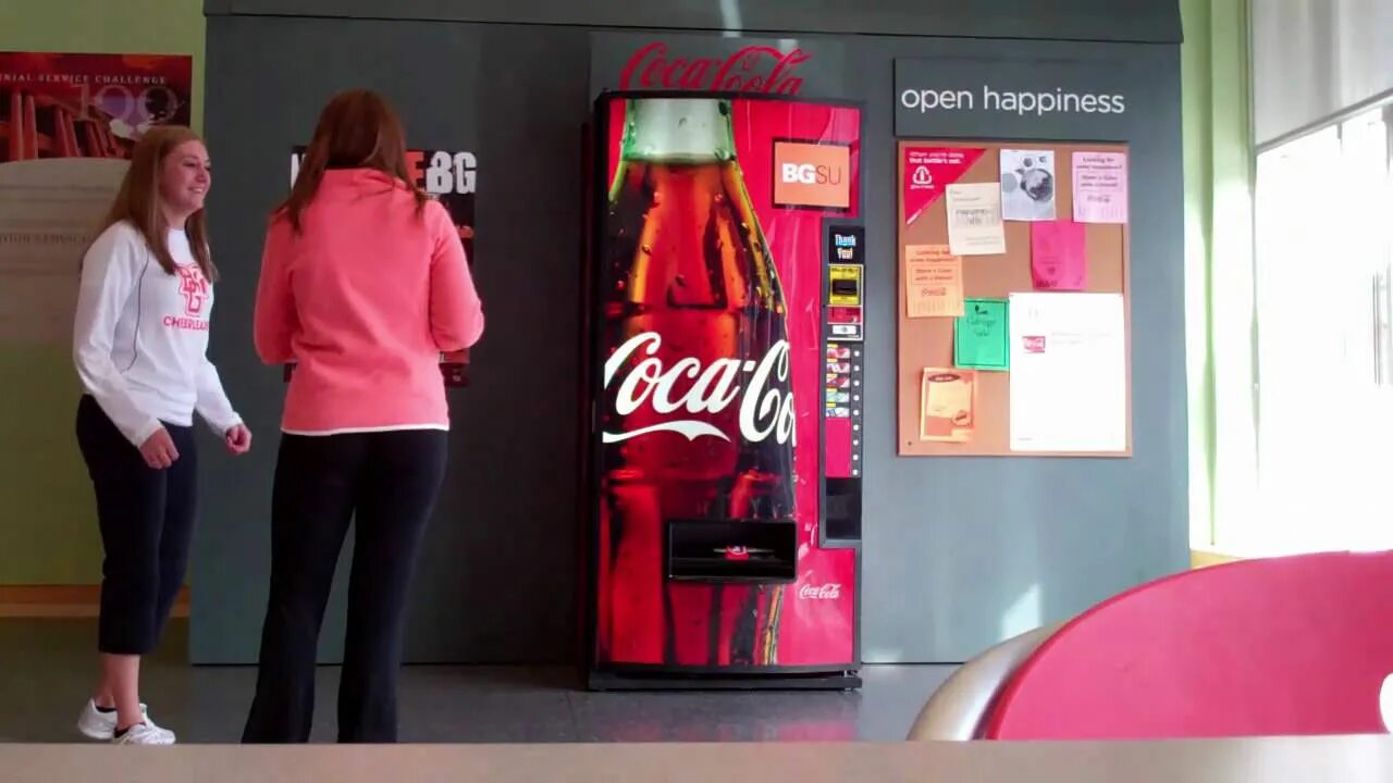 Включи мультиварик кока бока. Happiness Machine Кока кола. Coca Cola Vending Machine. Coca Cola Vending Machine commercial. Открой хорошее" ("open Happiness") Кока кола.