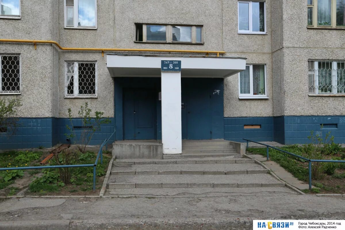 В одном доме 8 подъездов