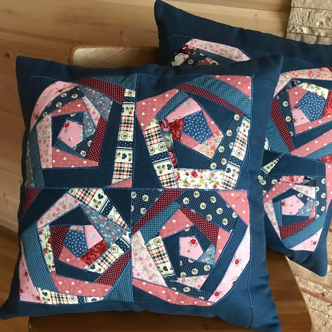 Изделие в технике лоскутного шитья. Пэчворк Курпе. Наволочки пэчворк. Пэчворк одеяло. Лоскутный плед.