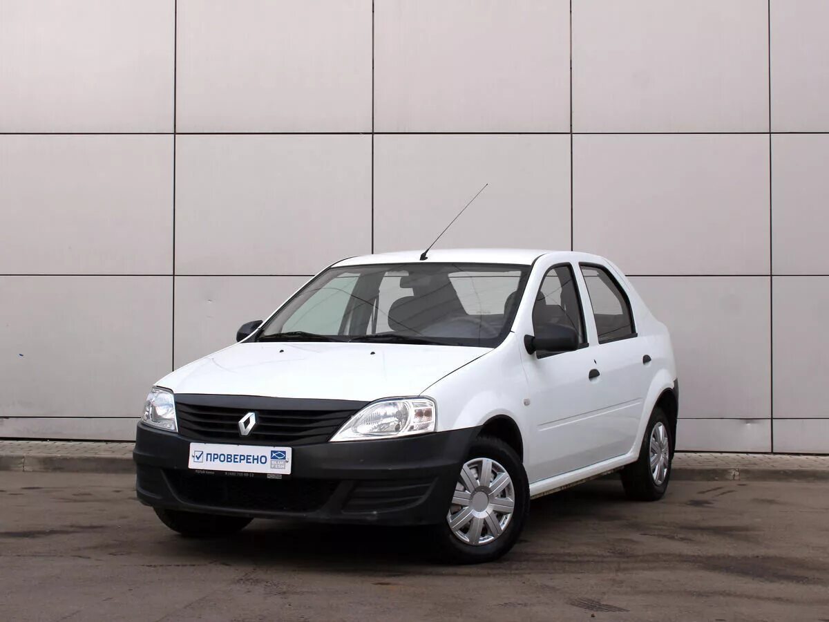 Рено 1.4 отзывы. Renault Logan 2010. Рено Логан 1.4 2010. Рено Логан 1 2010. Рено Логан белый 2010.