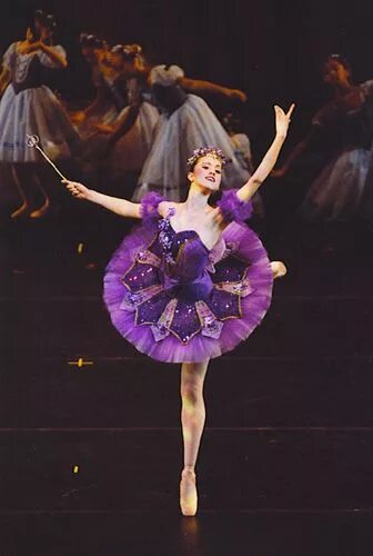 Фея сирени и фея карабос из балета спящая красавица. Балет сирень. Балет спящая красавица фея сирени. Балет спящая красавица фея сирени. Балет сирень.