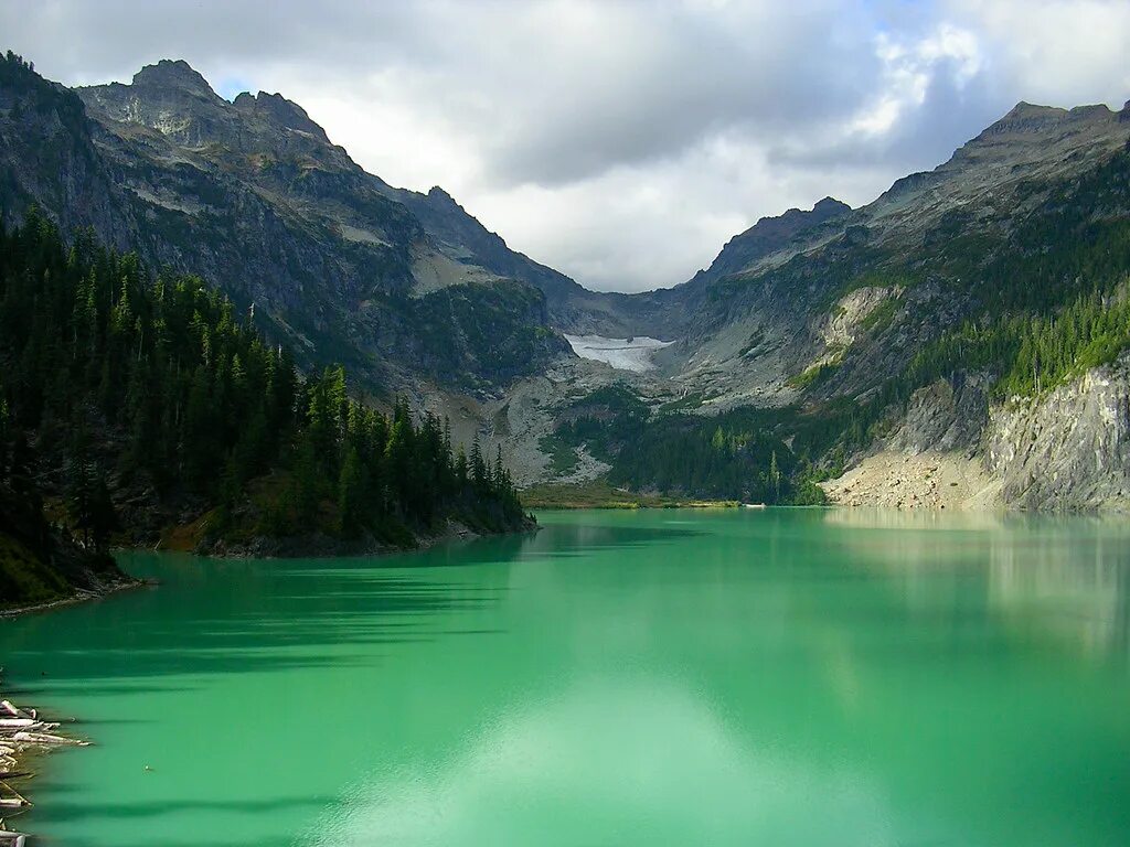 Lake colour. Озеро Паола США. Цветные озера. Разноцветные озера. Голубое и черное озеро.