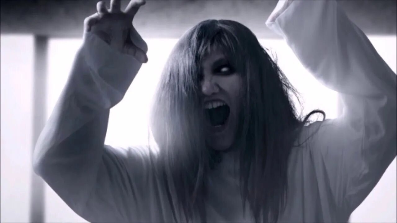 Scary ghost lady s. Scary ghost lady s. Призрак женщины в белом платье. Scary ghost lady s. Ghost white color.