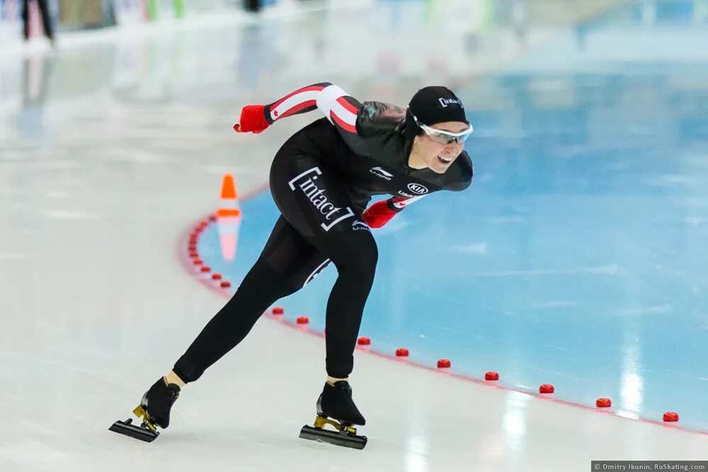 группа конькобежцев. средняя скорость лыжника. лучшие конькобежцы дистанцию 1. ролики для шорт трека. лучшие конькобежцы дистанцию 1500м пробегают за 1 мин.