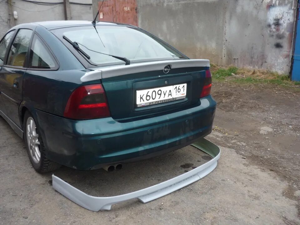 Дактейл на opel vectra b. Спойлер опель вектра б. Опель вектра б. Опель вектра б рестайлинг спойлер. Спойлер на опель вектра с.