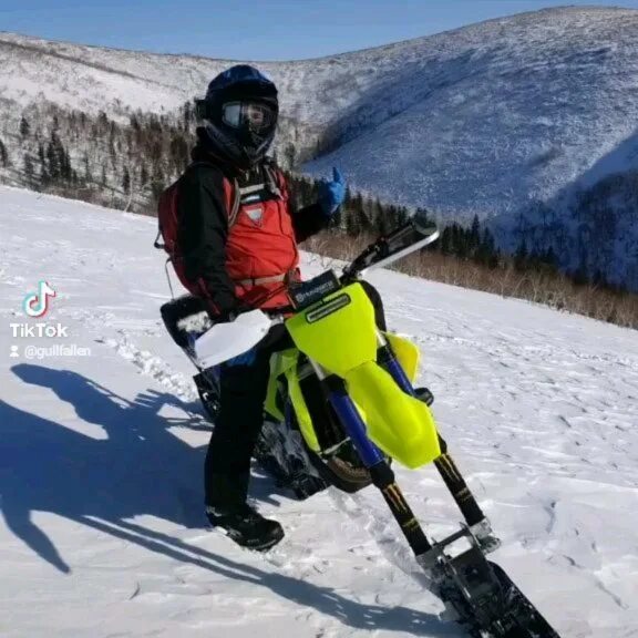 Возлушная подушка подолдом. Снегоход в хабаровском крае. Снегоход амур. Снегоходы в хабаровском крае. Техосмотр на снегоход.