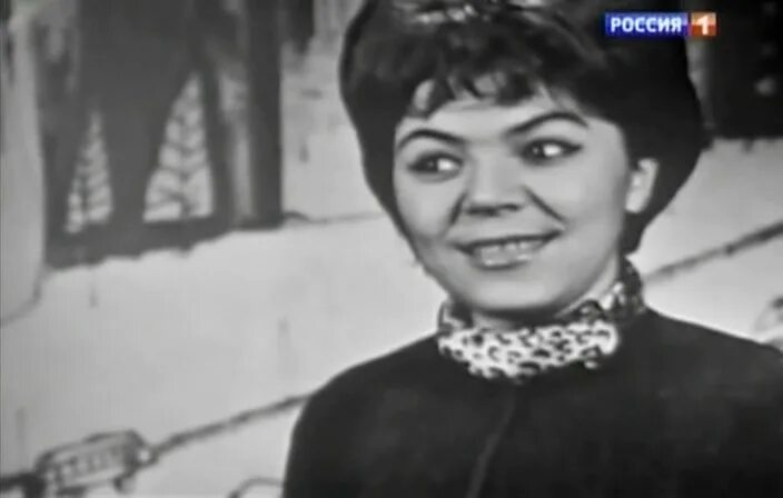 Могила майи кристалинской на донском. Кристалинская могила. Майя кристалинская в молодости. Могила майи кристалинской. Могила майи кристалинской на донском кладбище.