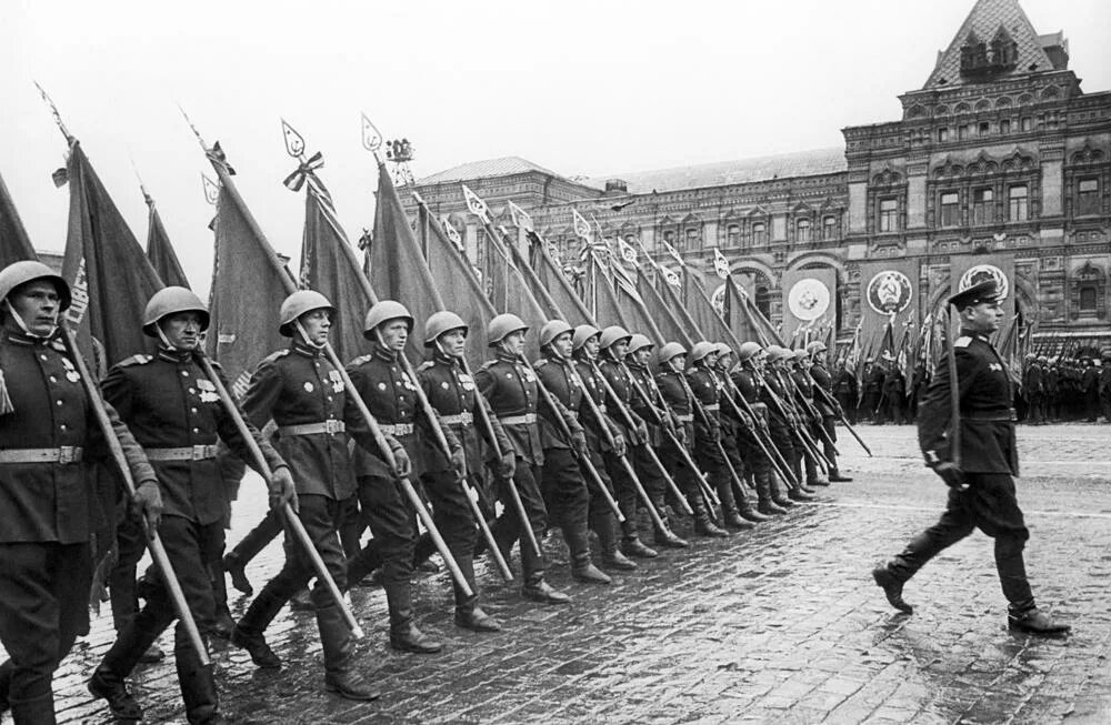 Парад Победы 24 июня 1945 года. Парад Победы 1945 года на красной площади в Москве. ВОВ парад Победы 1945. Первый парад Победы на красной площади 1945. 20 год 9 мая