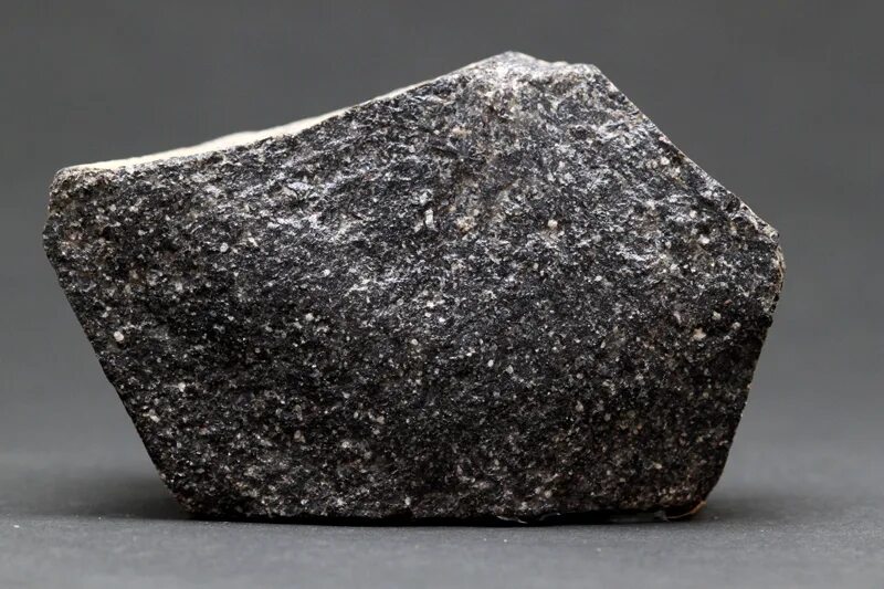 Базальт это минерал. Базальт порода. Базальт минерал. Пироксенит гранит. Базальт земли.