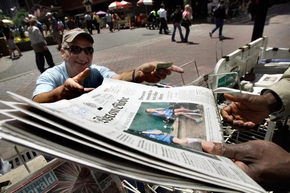 Газета картинка. Parts of a newspaper. Разные газеты. Газета фон. Название разных газет.