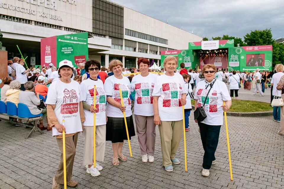 фестиваль московское долголетие. московское долголетие. проект московское долголетие логотип. скандинавская ходьба в измайловском парке. московское долголетие мэр.