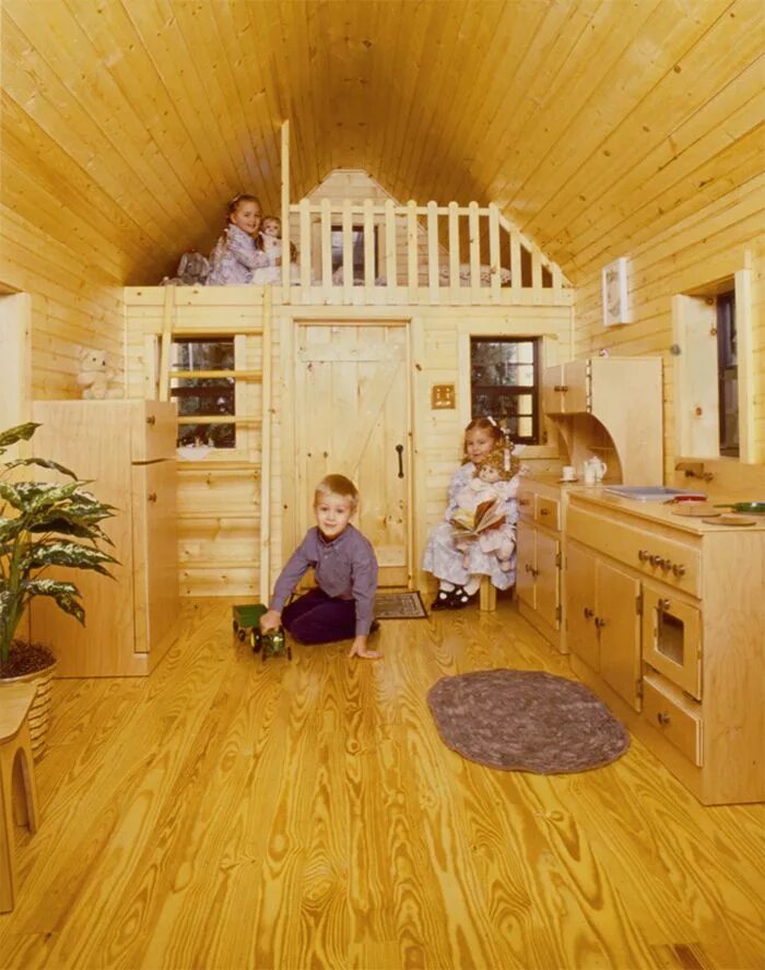 Создать на дому маленькую. Дом для детей. Детский домик для дачи. Детский деревянный домик. Детский домик внутри.