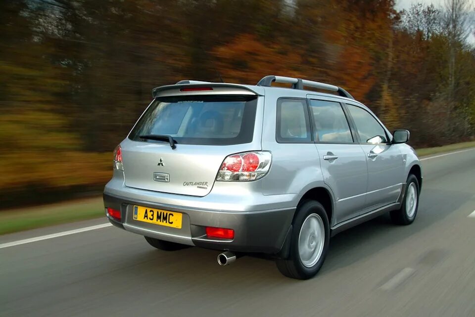 Mitsubishi outlander первое поколение. Mitsubishi Outlander 2004. Mitsubishi Outlander 1. Митсубиси Аутлендер 2004. Аутлендер 1 поколения.