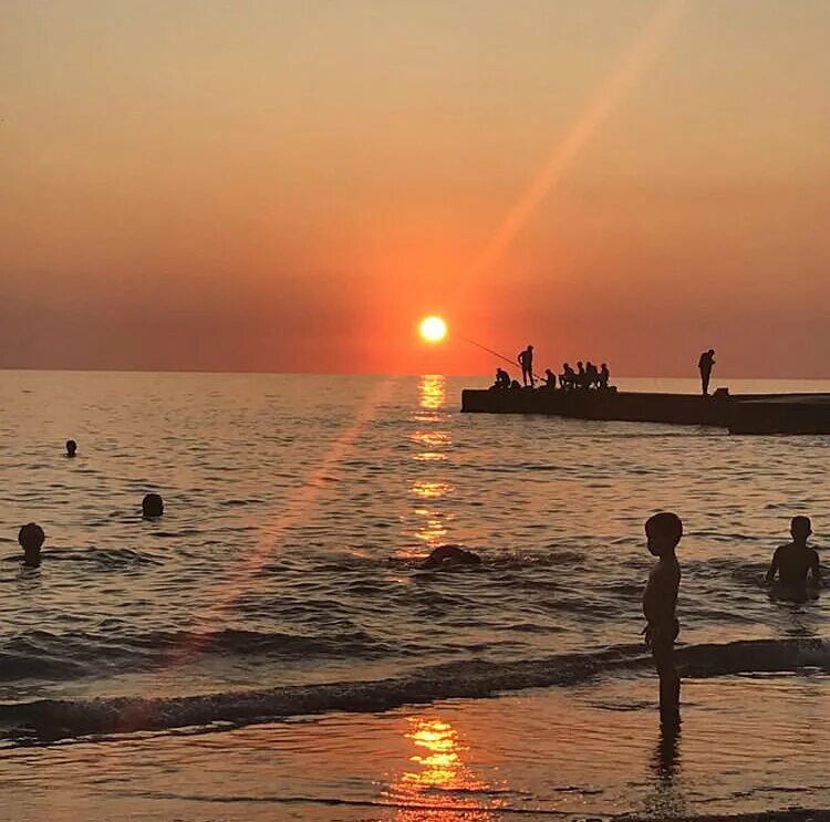 Песочный пляж «имеретинский» сочи. Пляж галька лазаревское. Сочи где песчаные. Сочи где песчаные. Лучшие песчаные пляжи сочи.