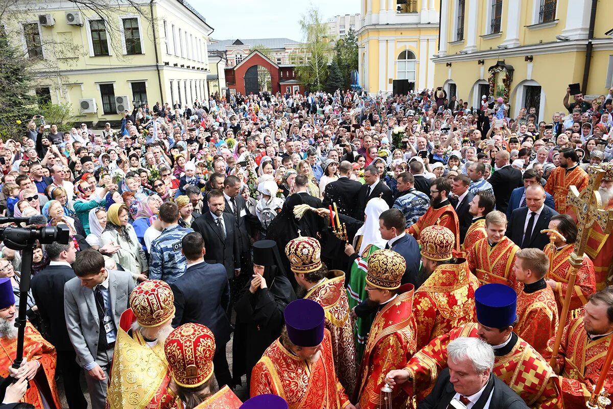 Покровский монастырь в Москве Матрона богослужение. Патриарх в Покровском монастыре. Покровский монастырь 2 мая. Патриарх сегодня в Покровском монастыре. Православная служба сегодня