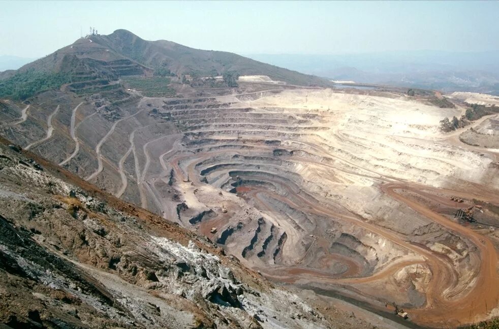 Физ карта горы и равнины. Изменение рельефа при строительстве. Физическая карта равнины физическая карта россии. Деятельность человека на рельеф. Ш 34 в.