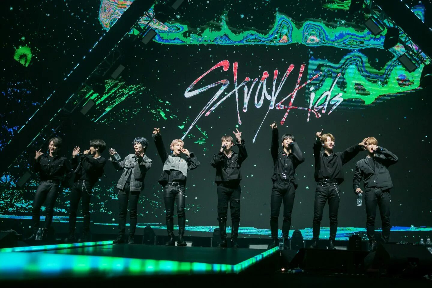 Когда был дебют стрей кидс. Группа Stray Kids 2022. Группа Stray Kids на сцене. Группа Stray Kids 2019. Группа Stray Kids 2021.