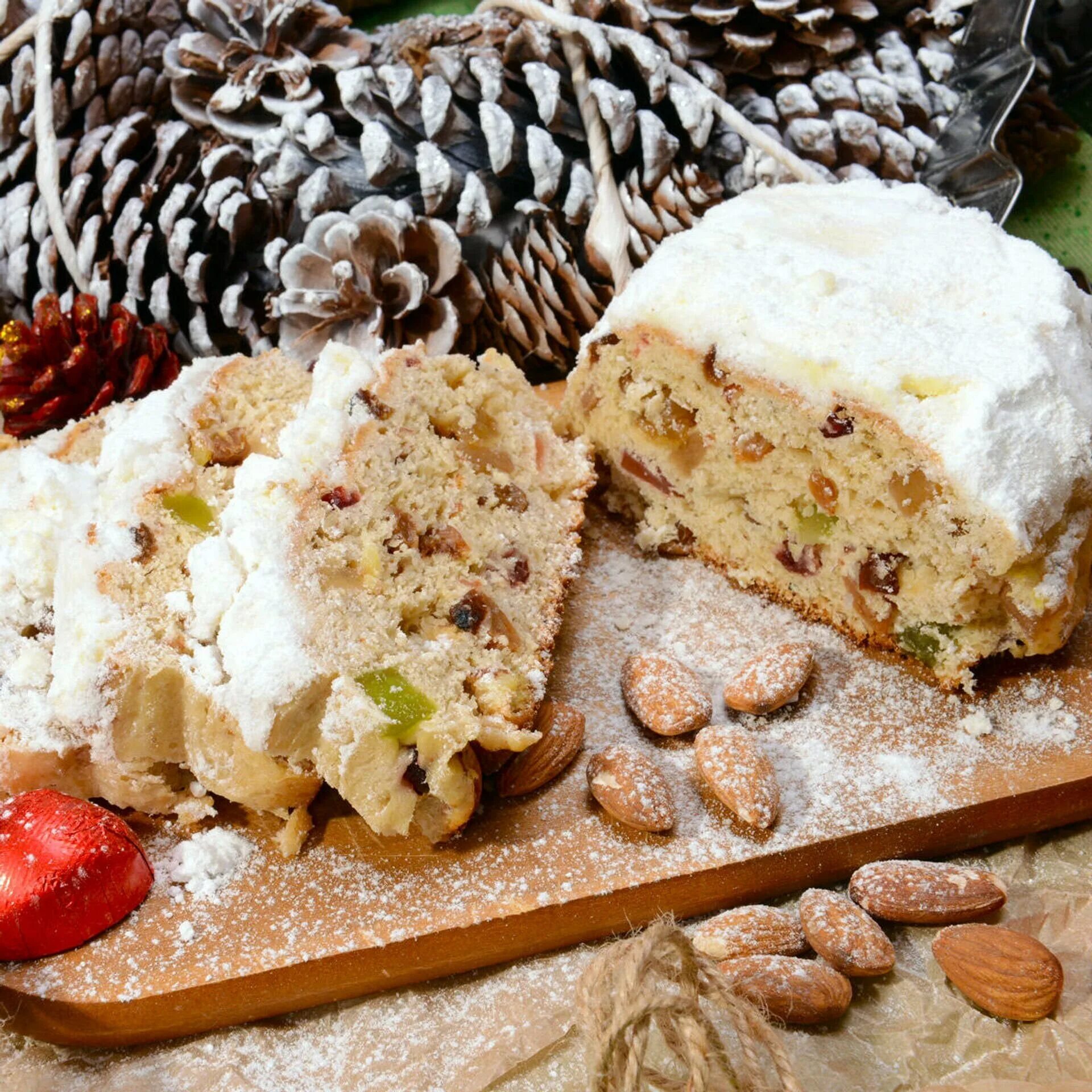 Штоллен от высоцкой рождественский. Творожный штоллен. Рождественский пирог штоллен. Английский штоллен вектор чб. Штоллен фото.