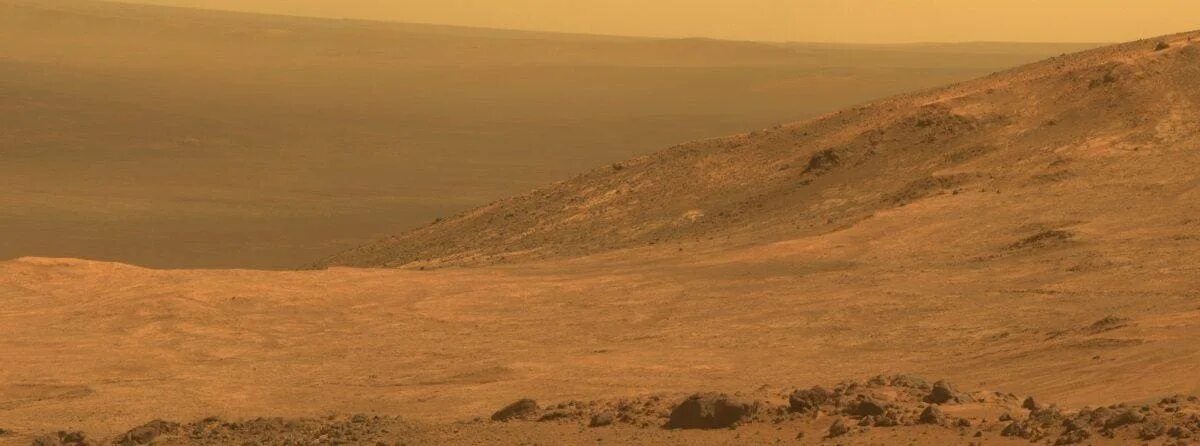 Цвет марса почему. Марс на небе. Цвет неба на Марсе. Марс на небе фото. Красное небо на Марсе.