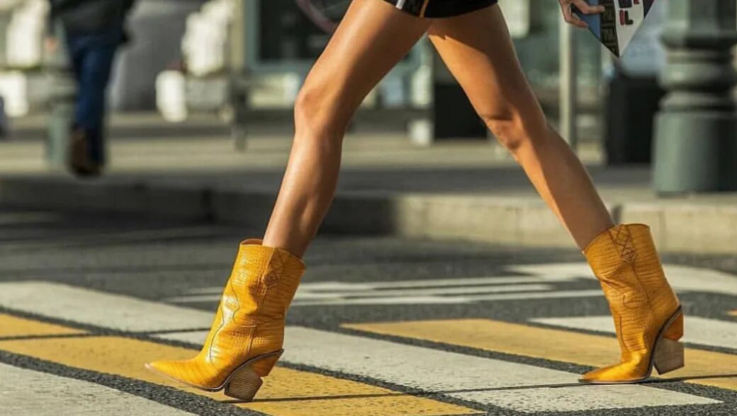 Форма молодых казаков военная. Астраханские казаки лампасы. История иркутских казаков. Кубанские казаки лампасы. Казачий танцевальный костюм.