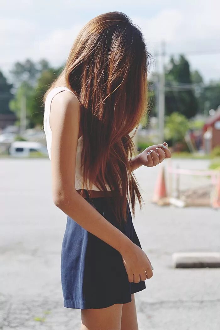 девушка боком. девушка со спины. девушка шатенка со спины. шатенка со спины. девушка шатенка со спины.