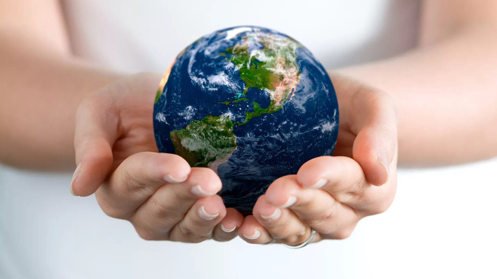Экология земля в руках. Защита природы. Экологический земной шар. Будущее планеты в наших руках.