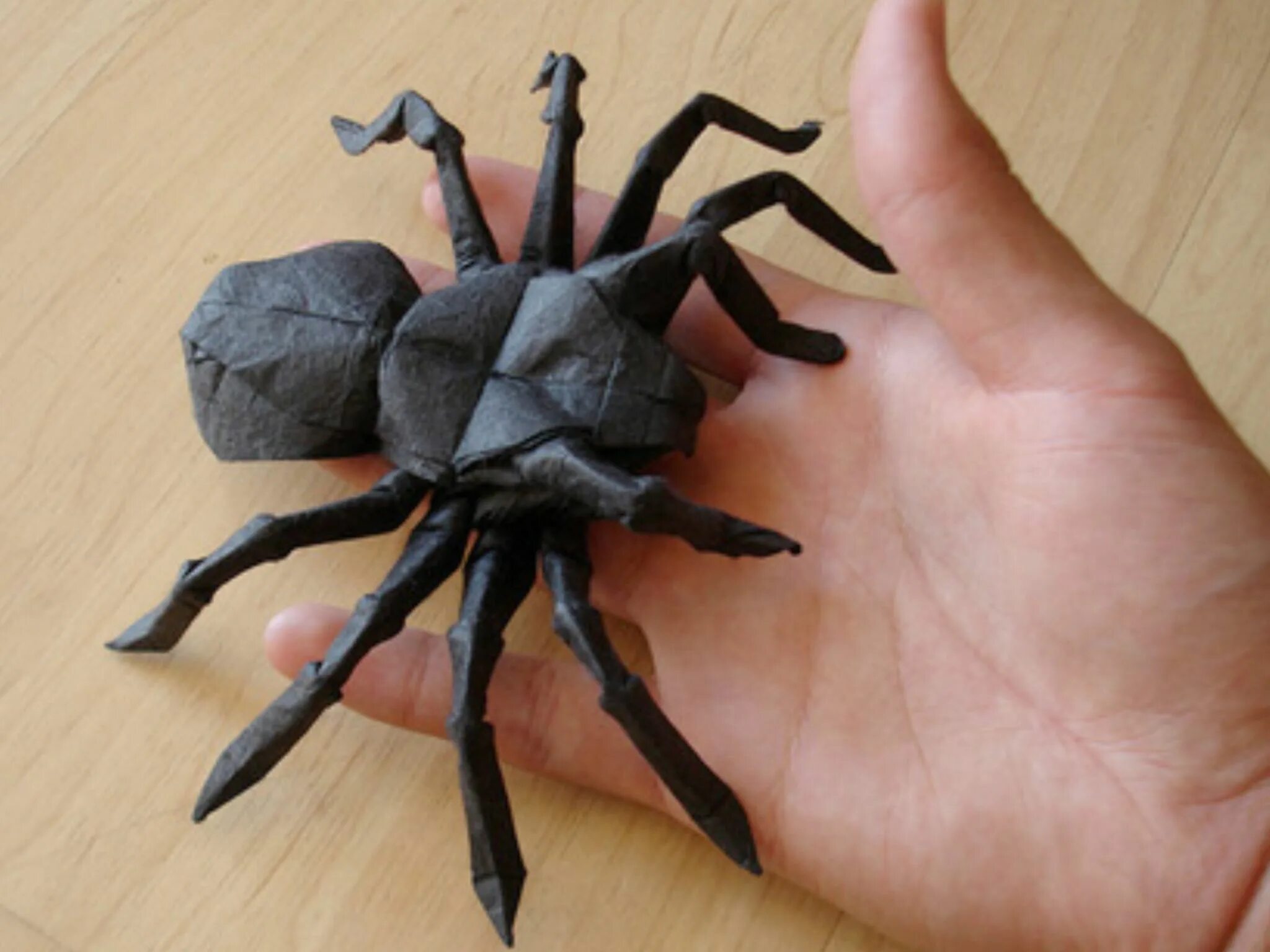 Поставь жуки 3. Паук из бумаги. Поделка паучок. Поделка паук из бумаги. Оригами паук.