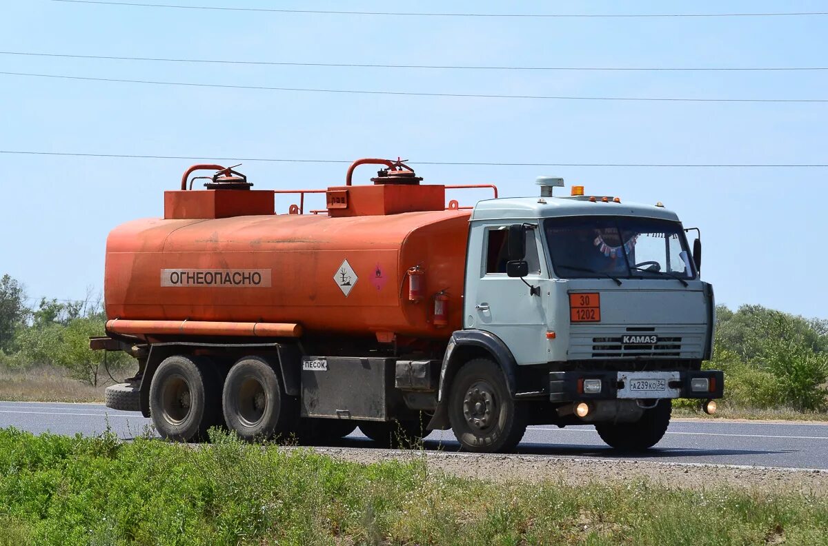 Дорожная перевозка опасных грузов. КАМАЗ 65115 Автотопливозаправщик БЦМ-221.1. КАМАЗ 6515 бензовоз. КАМАЗ С цистерной Огнеопасно. КАМАЗ 613 цистерна.