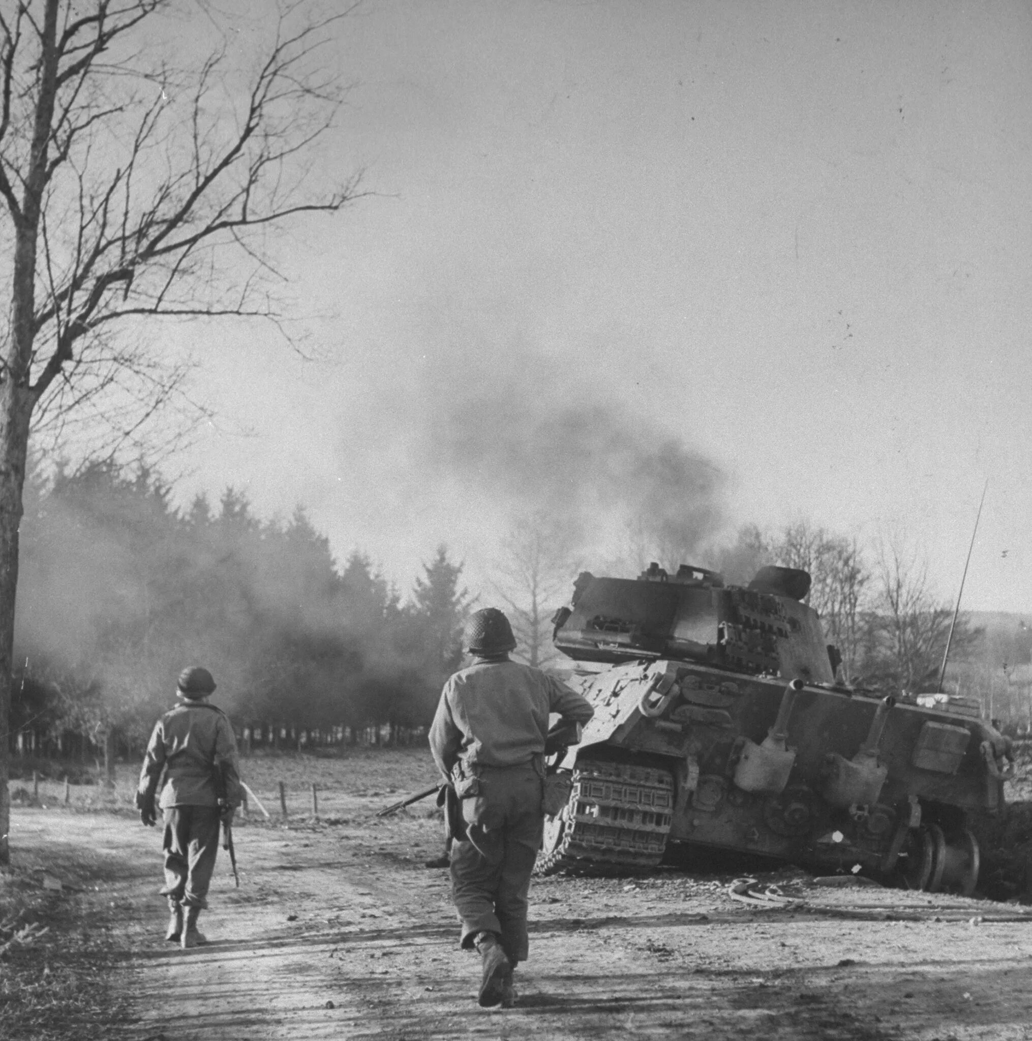 Сражения 1944. Арденнская операция 1944. арденнская операция вторая мировая. операция в арденнах 1944. арденны бельгия 1944.