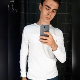 Примерно 19